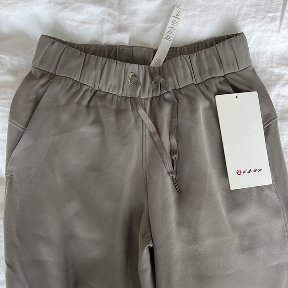 Lululemon On The Fly *Woven - Sage - Picture 8 of 11